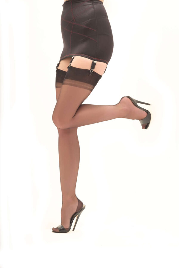 Fully Fashioned Nylon Stockings in Black with a Point Heel - Image 3