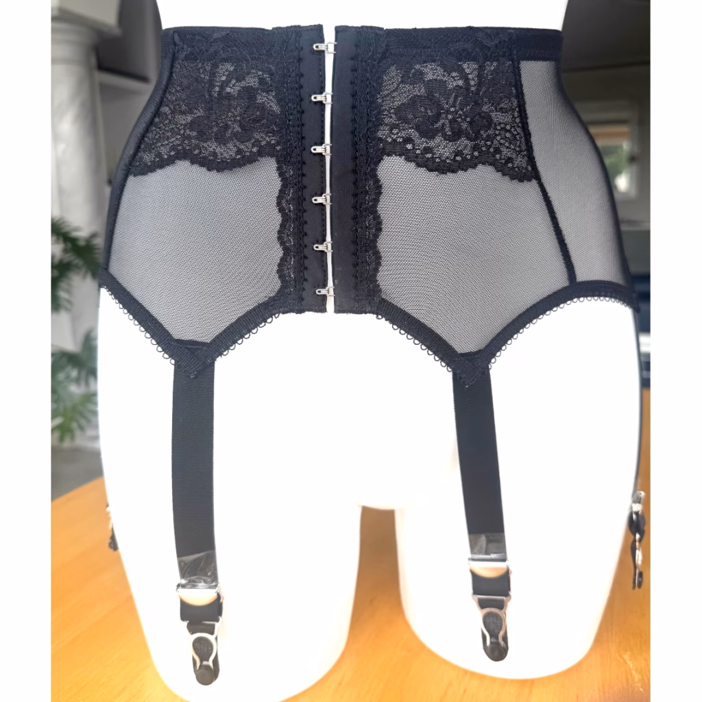 Lina Front Hook, 6 Strapsen, Strumpfhalter – klare Linie, sinnlich & elegant  100% Handarbeit